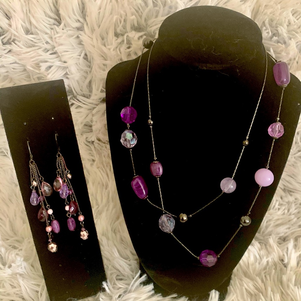 Set of earrings and necklace